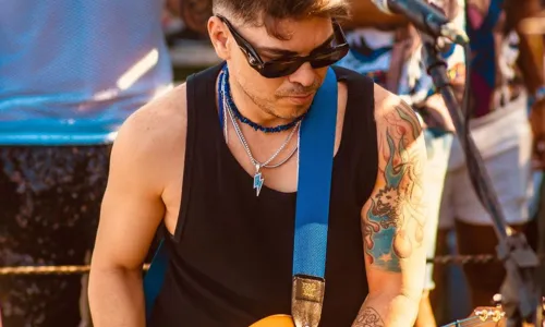 
				
					Ex-guitarrista do Psirico lança álbum e se diz 'pronto para arriscar'
				
				