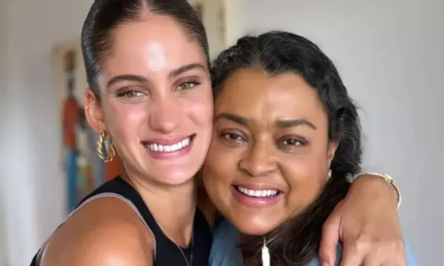
				
					Ex-nora de Preta Gil, Laura Fernandez celebra estreia como atriz na Globo
				
				