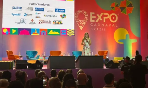 
				
					'Expo Carnaval Brazil 2023' começa com shows de escolas de samba do RJ
				
				