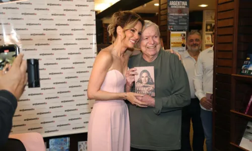
				
					Fátima Bernardes prestigia lançamento de livro de Ana Furtado; FOTOS
				
				