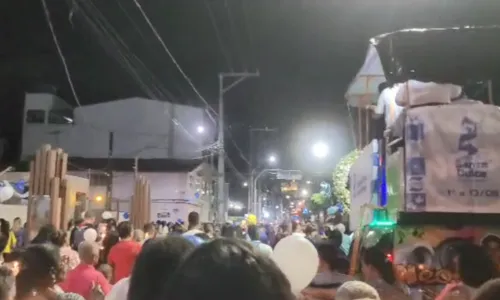 
				
					Fiéis lotam ruas de Salvador em comemoração a Santa Dulce dos Pobres
				
				