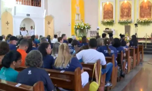 
				
					Fiéis prestam homenagens à Nossa Senhora Aparecida na Bahia
				
				
