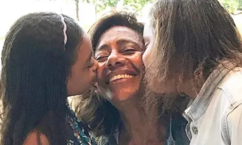 
				
					Filha de Gloria Maria se declara para jornalista em aniversário: 'Mulher incrível'
				
				