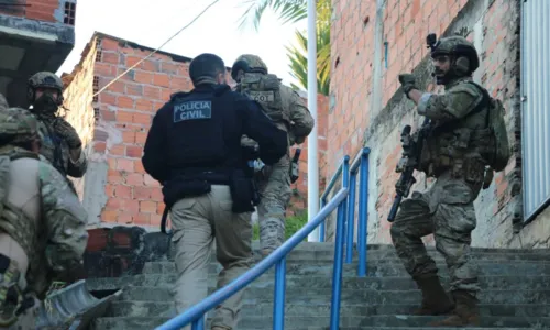 
				
					Forças armadas mapeiam endereços usados por grupos criminosos em Salvador
				
				