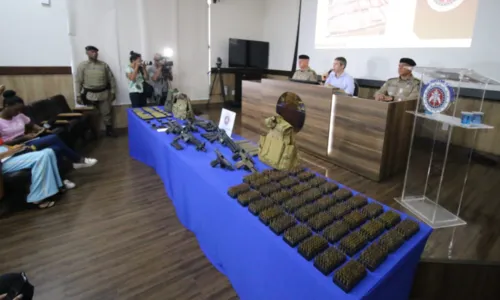 
				
					Fuzis e 3 mil munições foram pegos na fuga de presos em Salvador
				
				