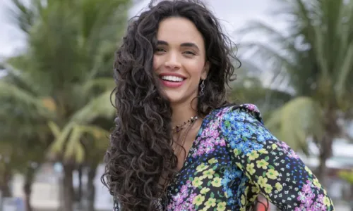 
				
					Giovana Cordeiro comemora primeira protagonista em 'Fuzuê': 'Muito feliz'
				
				