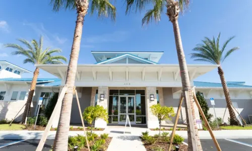 
				
					Gkay compra mansão de milhões em condomínio de luxo dos EUA
				
				