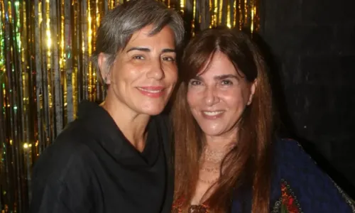 
				
					Gloria Pires reencontra dublê da novela 'Mulheres de Areia'
				
				
