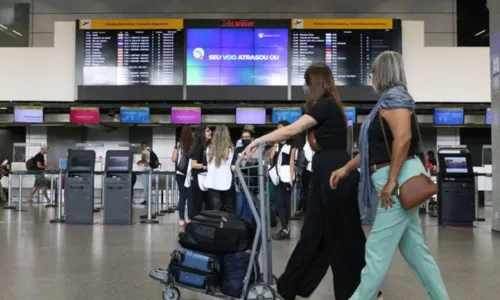 
				
					Governo adia prazo para retorno da exigência de vistos de turistas no Brasil
				
				