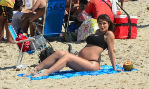 
				
					Grávida, Fernanda Lacerda aproveita dia de sol na praia de Copacabana
				
				
