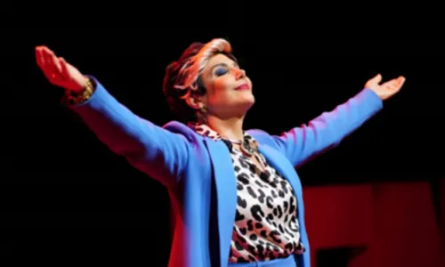 
				
					Heloísa Perissé recebe homenagem de aniversário em Teatro de Salvador; veja vídeos
				
				