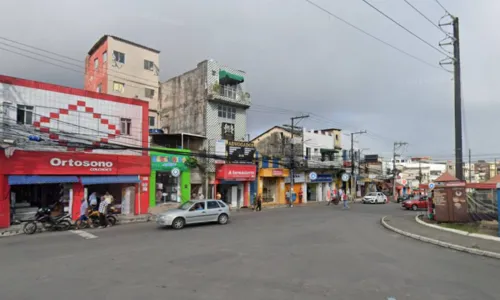
				
					Homem é morto a tiros em praça do bairro da Caixa D'água, em Salvador
				
				
