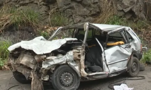 
				
					Homem morre após dois carros baterem de frente no sul da BA
				
				