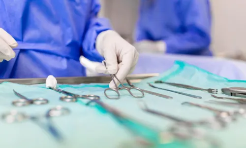 
				
					Hospital da UFBA realiza 1ª cirurgia transexualizadora da BA através do SUS
				
				