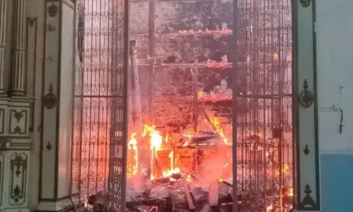 
				
					Incêndio atinge igreja tombada na cidade de Valença, na Bahia
				
				