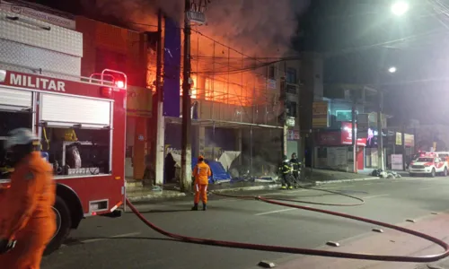 https://cdn.ibahia.com/img/inline/300000/500x300/Incendio-destroi-loja-de-eletrodomesticos-em-Simoe0030606400202310030700-6.webp?fallback=https%3A%2F%2Fcdn.ibahia.com%2Fimg%2Finline%2F300000%2FIncendio-destroi-loja-de-eletrodomesticos-em-Simoe0030606400202310030700.jpg%3Fxid%3D1404274&xid=1404274