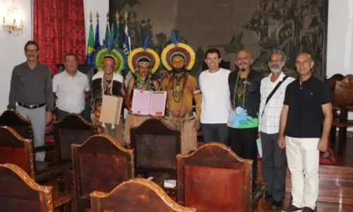 
				
					Indígenas Pataxó traduzem Carta de Pero Vaz para Patxohã e levam a Portugal
				
				