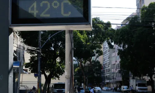 
				
					Inmet alerta para onda de calor que vai atingir Bahia e outros estados
				
				
