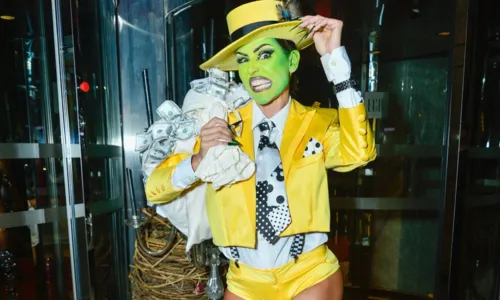 
				
					Ivete Sangalo encarna Noiva Queimada para baile de Halloween; FOTOS
				
				