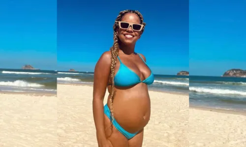 
				
					Jeniffer Nascimento posa na praia e mostra barriga de 22 semanas de gestação
				
				