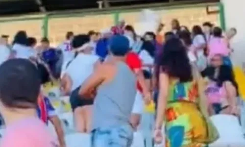 
				
					Jogadoras são agredidas por torcedores do Bahia em estádio de Salvador
				
				