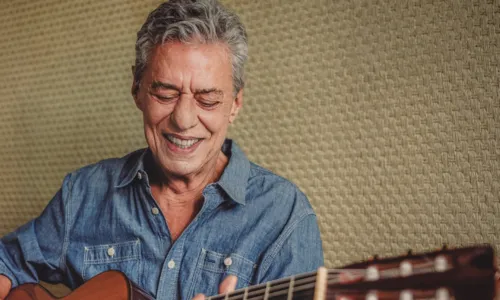
				
					José Pedro Gil revisita canções de Chico Buarque em novo álbum
				
				