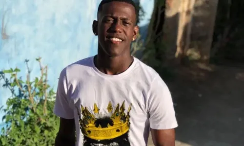 
				
					Jovem morto após ser baleado dentro de carro em Itapuã é identificado
				
				