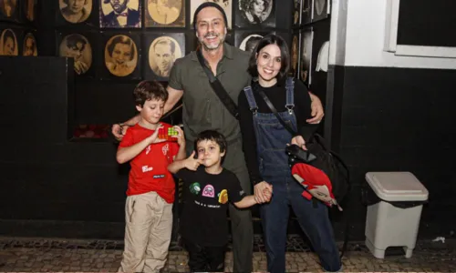 
				
					Leandra Leal celebra 9 anos da filha com festa em teatro no Rio
				
				
