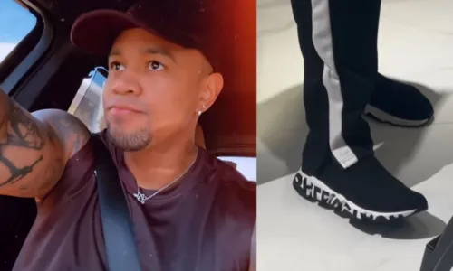 
				
					Léo Santana usa tênis de R$5 mil e brinca com fãs: 'Dinheiro sai de moda?'
				
				