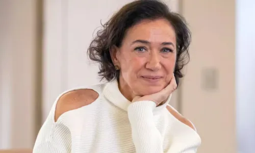 
				
					Lilia Cabral comemora retorno para as novelas em 'Fuzuê': 'Apaixonada'
				
				