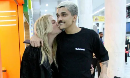 
				
					Luísa Sonza troca beijos com novo namorado em aeroporto; FOTOS
				
				