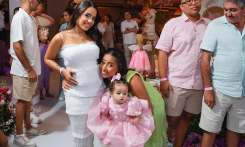 
				
					MC Loma comemora primeiro ano da filha com festa temática; FOTOS
				
				