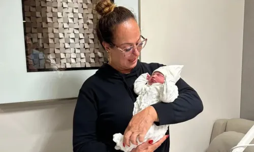 
				
					Mãe de Neymar conhece Mavie, 2ª neta: 'Que possa sentir nosso amor'
				
				