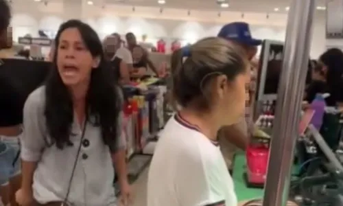 
				
					Mãe de autista denuncia discriminação em loja de Feira de Santana
				
				