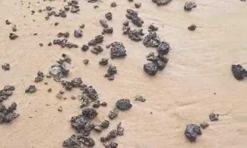 
				
					Manchas de óleo são encontradas em praias de Salvador neste domingo (10)
				
				