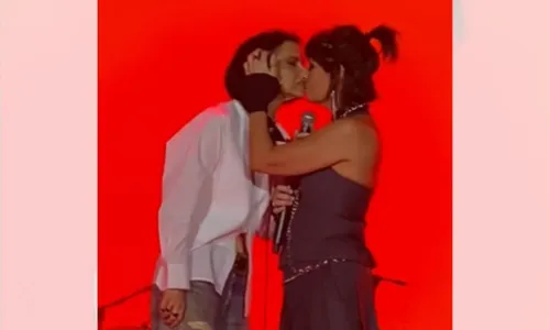 
				
					Marina Lima e Fernanda Abreu se beijam no Coala Festival; veja vídeo
				
				