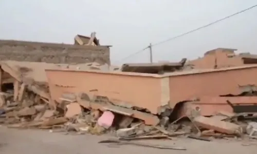 
				
					Marrocos declara três dias de luto nacional após terremoto matar ao menos mil pessoas
				
				