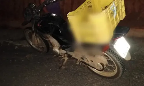 
				
					Motociclista morre após atropelar cachorro no extremo sul da Bahia
				
				
