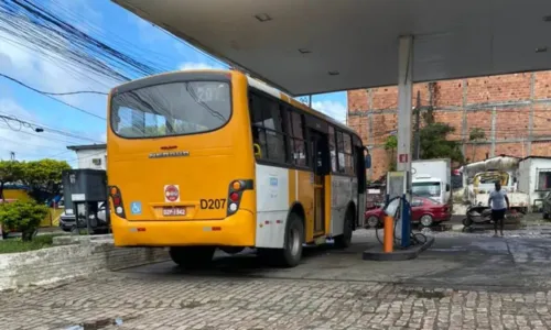 
				
					Motorista de micro-ônibus é baleado durante assalto em Salvador
				
				