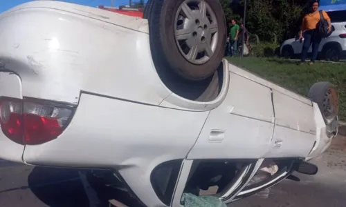 
				
					Motorista fica ferido após capotamento com veículo em Salvador
				
				