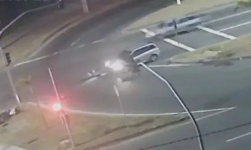 
				
					Motorista que bateu em motociclista em Salvador é identificado
				
				