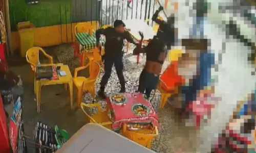 
				
					Mulher é agredida com cassetete por guarda municipal em Salvador
				
				