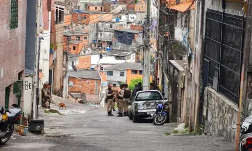 
				
					Mulher é morta a tiros no bairro de Tancredo Neves, em Salvador
				
				