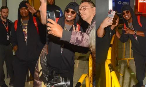 
				
					Ne-Yo posa com fãs ao desembarcar em São Paulo para show no Brasil; veja
				
				