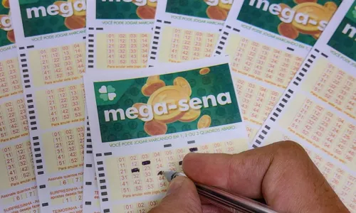 
				
					Ninguém acerta seis dezenas da Mega-Sena e prêmio vai a R$ 75 milhões
				
				