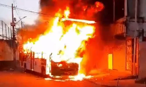 
				
					Ônibus deixam de entrar em Jaguaripe I após coletivo ser incendiado
				
				