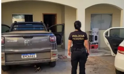 
				
					Operação da PF prende prefeito de São Félix do Coribe
				
				