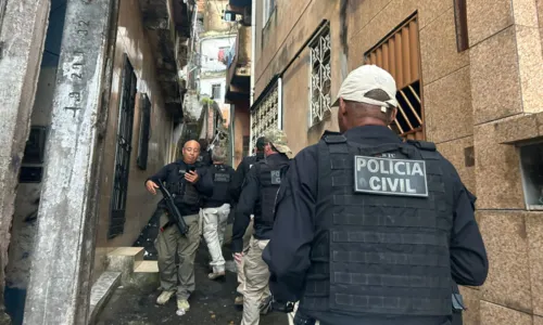 
				
					Operação deflagrada com blindados em Salvador cumpre 70 mandados
				
				