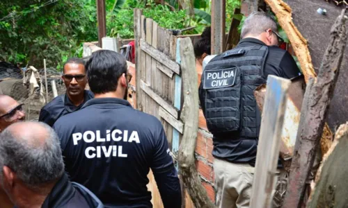 
				
					Operação prende duas pessoas e apreende adolescente em Pojuca
				
				