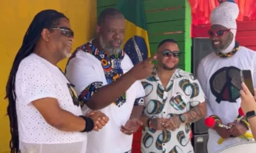 
				
					Péricles grava projeto com o Olodum em Salvador
				
				